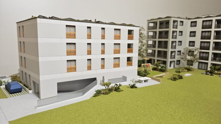 Architekturmodell moderner Wohnanlage mit Innenhof